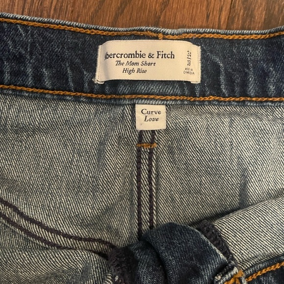 Abercrombie Curve Mom high rise denim shorts - Picture 3 of 5